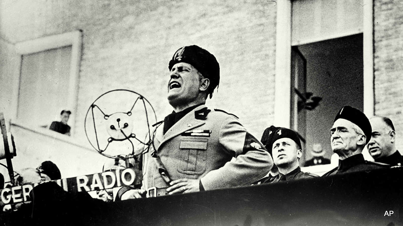 Benito Mussolini taler i det centrale Italien den 24 oktober 1934 