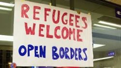 thumb refugees welcome