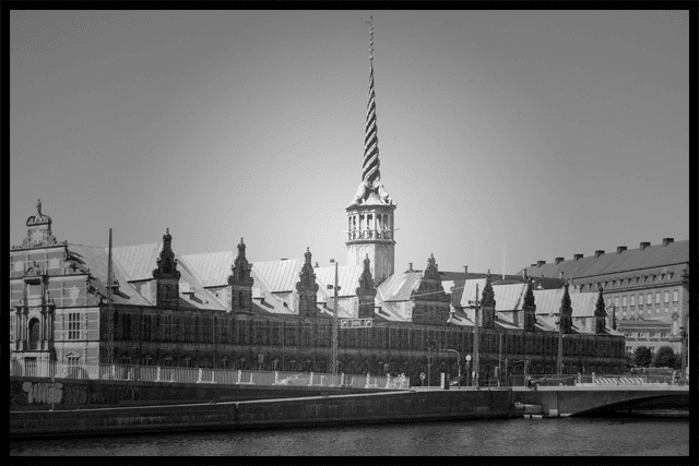 Danmarks økonomi: I hængedyndet