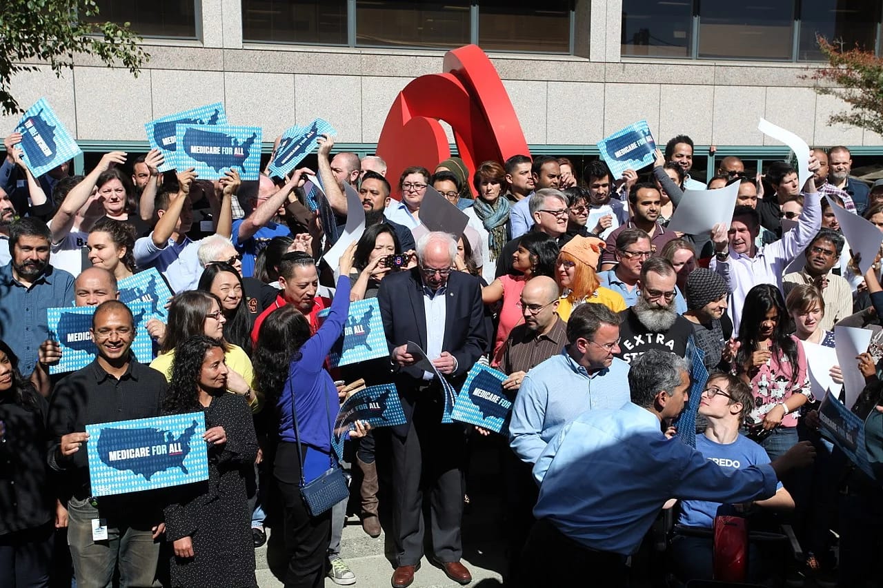 1280px Sen. Bernie Sanders visit to CREDO headquarters 36945907684