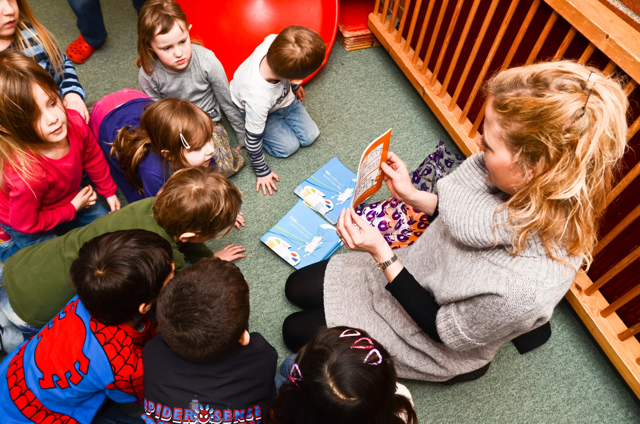 Politikerne sætter bomber og patroner over børn og pædagoger