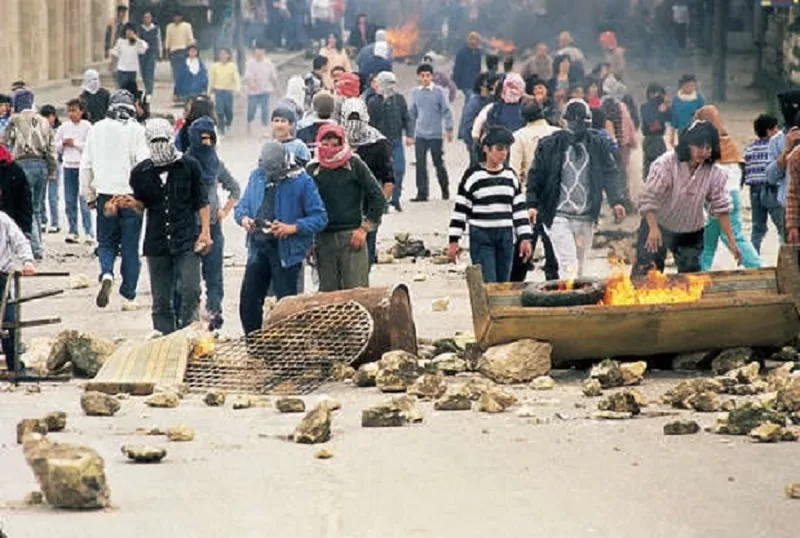 First intifada barricades image abarrategi wikimedia commons
