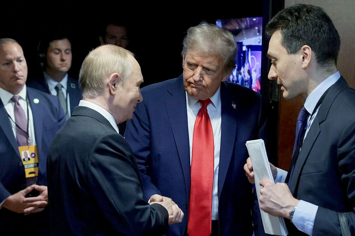 Trump putin handshake image public domain