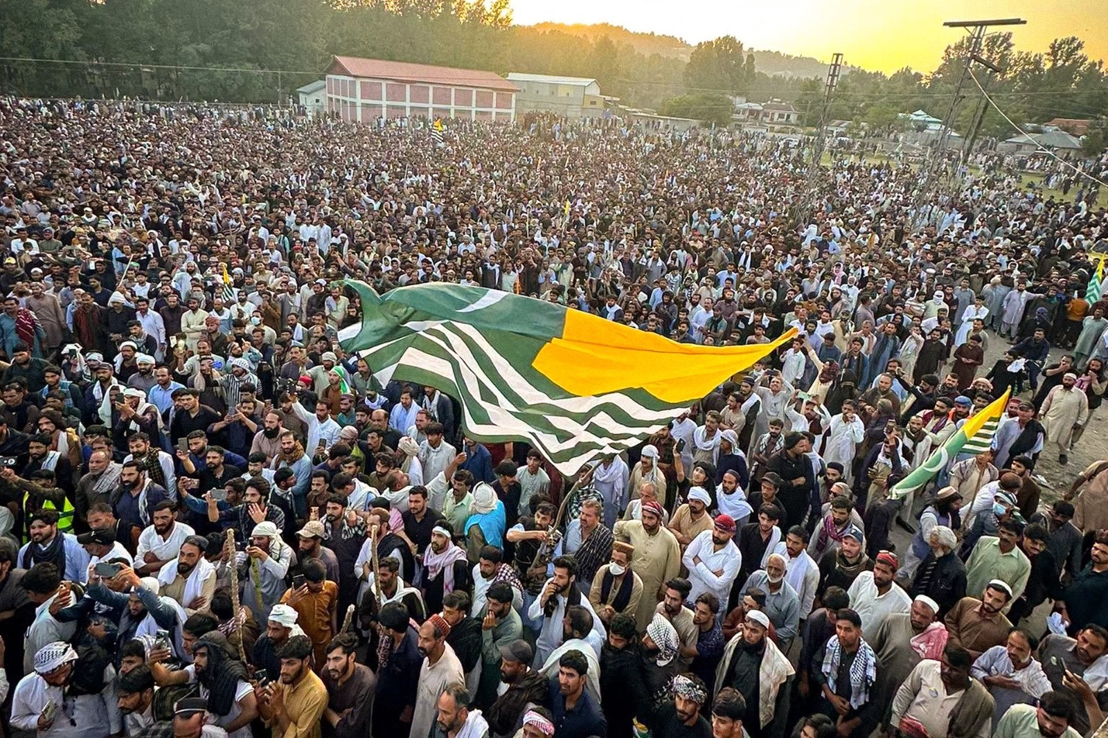 Massebevægelse i pakistansk administrerede Kashmir trodser statsundertrykkelse og skriver et nyt kapitel i historien